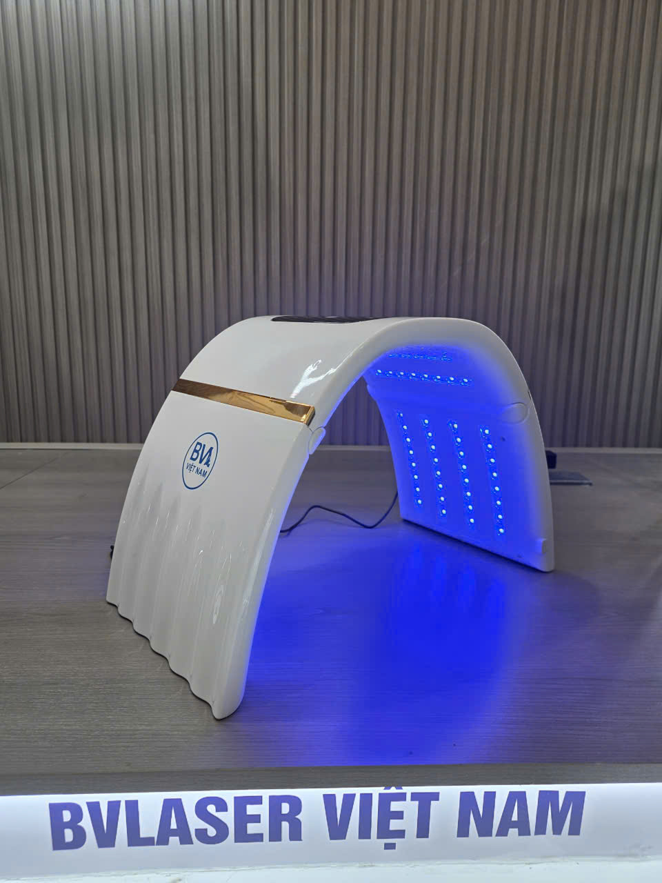 Vòm Ánh Sáng Sinh Học Là Gì? Công Nghệ LED 7 Màu Trong Chăm Sóc Da